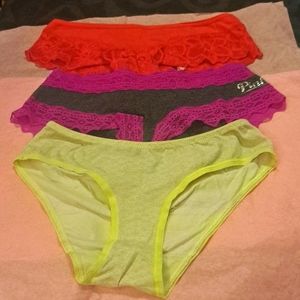 3 vs pink panties nwot